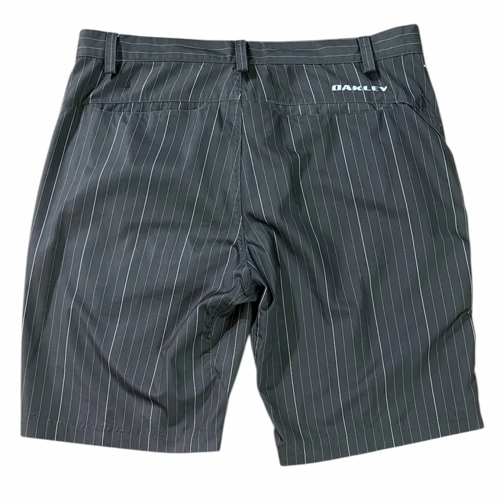Oakley Hydrolix Men Sz 36 Grey White Stripes Zip Shorts - Picture 2 of 9